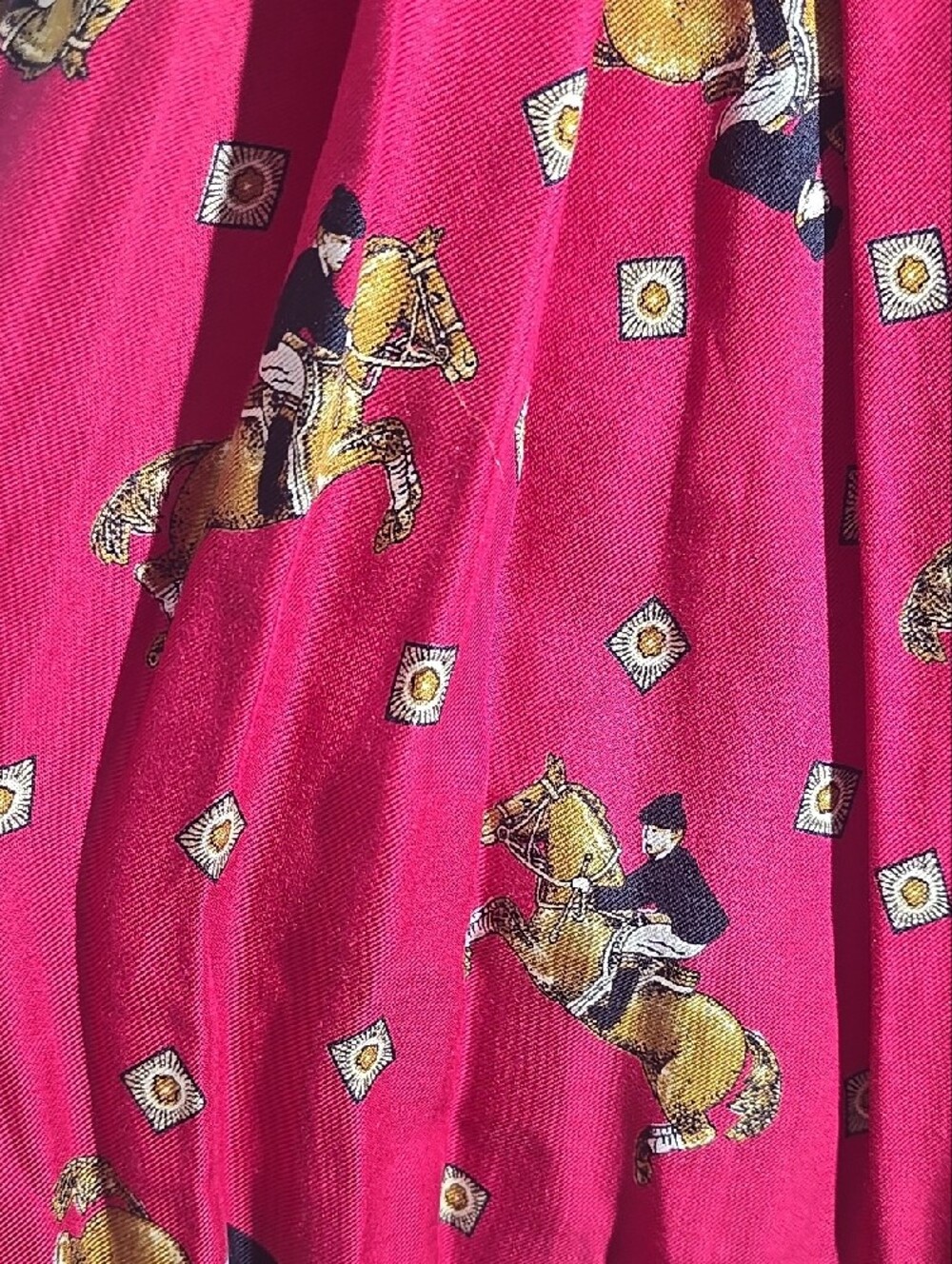 Chaus Red Equestrian-Print Pleated Skirt size 10 - Picture 2 of 5